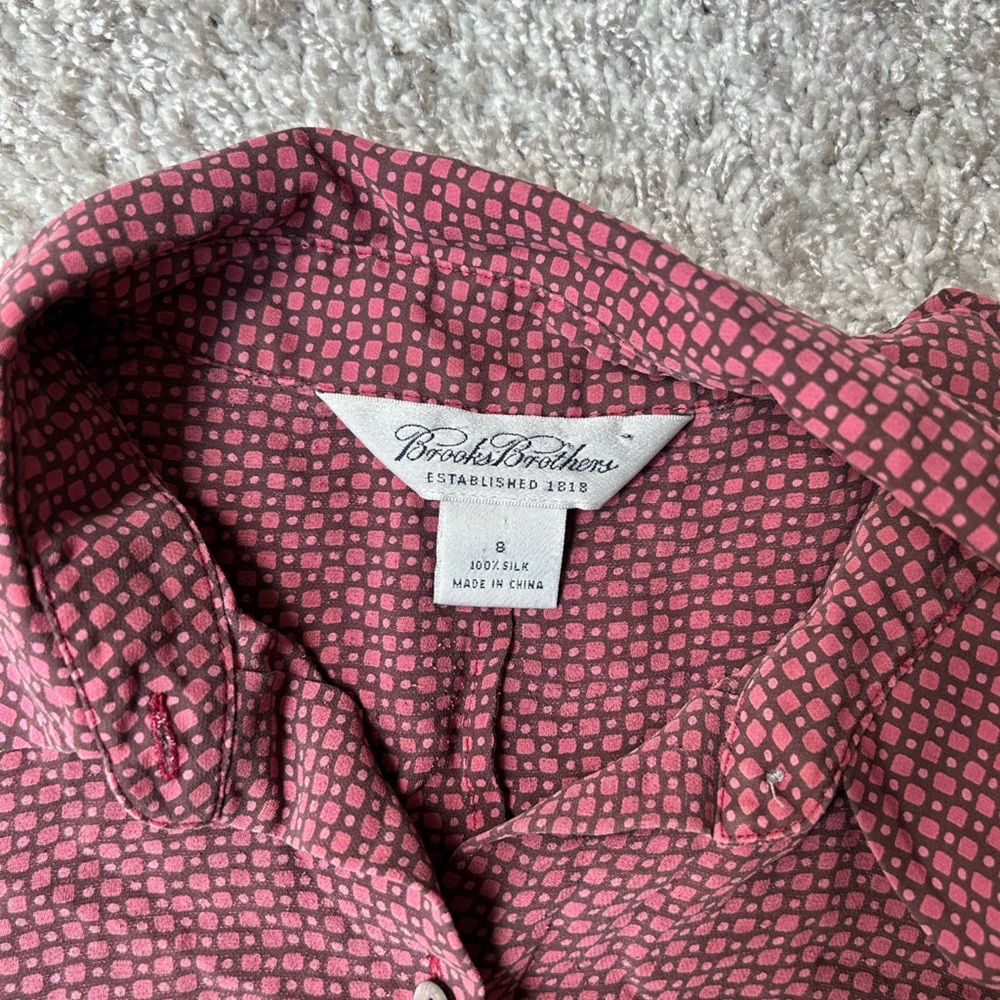 Brooks brothers sleeveless silk blouse. Size 8 but runs small.